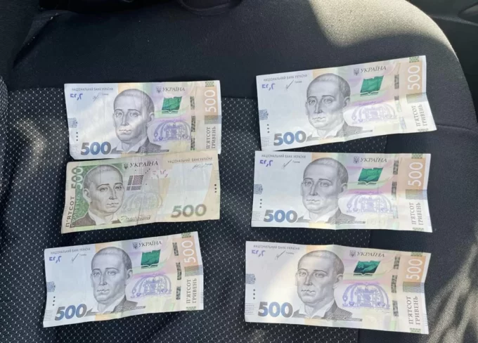 На Житомирщині порушник ПДР без прав пропонував хабар поліцейським