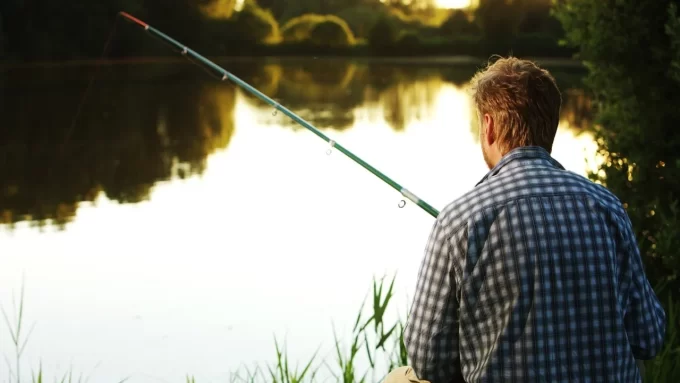 Поради для рибалки: як обрати найсприятливіший день для клювання у вересні?