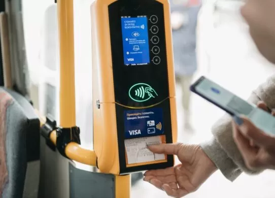 Безготівкова оплата проїзду в Житомирі: оновлять автоматичну систему оплати Фото ілюстроване