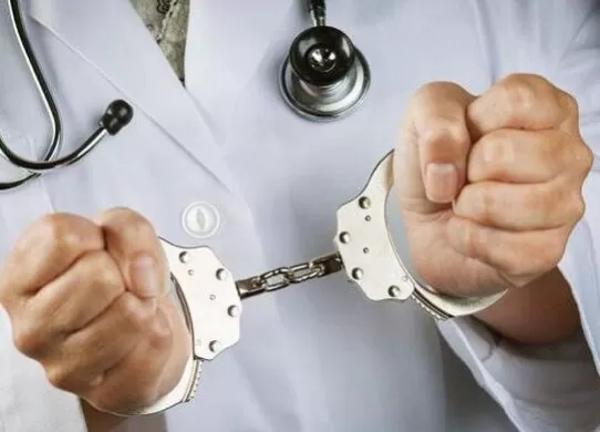 Лікаря з Житомирської області підозрюють халатності, через яку загинуло немовля