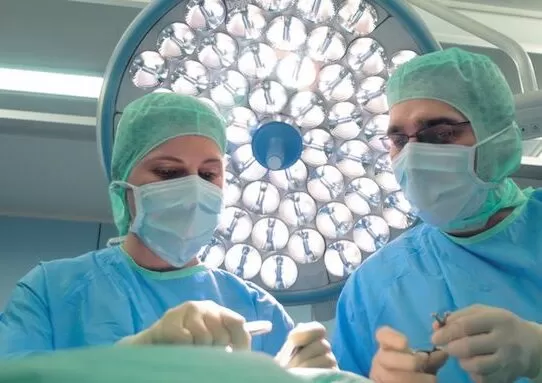 Освещение в медицине: роль операционных ламп в хирургии