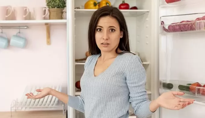 Розморожування холодильника / Фото ілюстроване