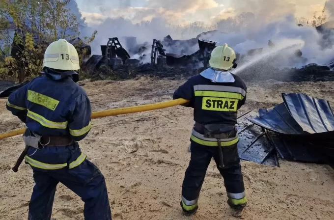 На Житомирщині спалахнула пожежа - під час гасіння вибухнули балони з киснем