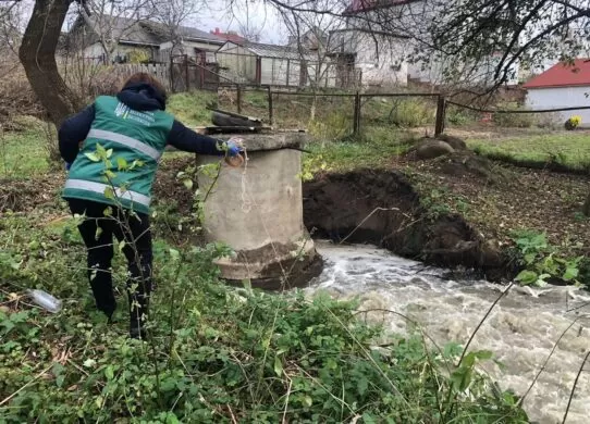 Внаслідок аварії на колекторі у річку Тетерів потрапили нечистоти