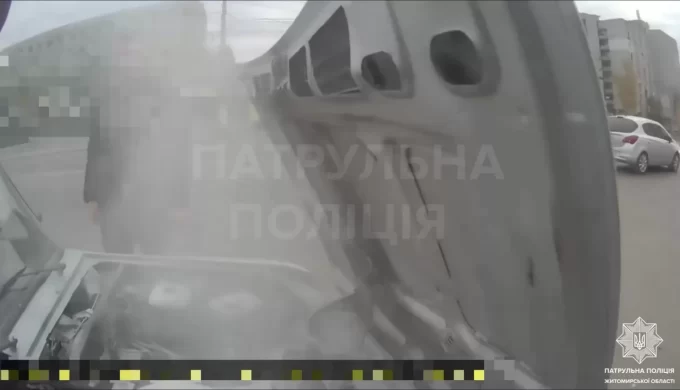 На проспекті Миру в Житомирі горів автомобіль