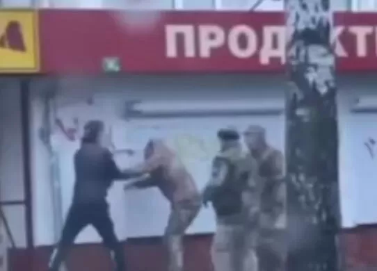 Представники ТЦК та цивільний, якого звинувачують у побитті військового, прокоментували інцидент у Житомирі