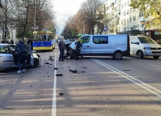 У Житомирі внаслідок ДТП ускладнено рух в напрямку вулиці Жуйка
