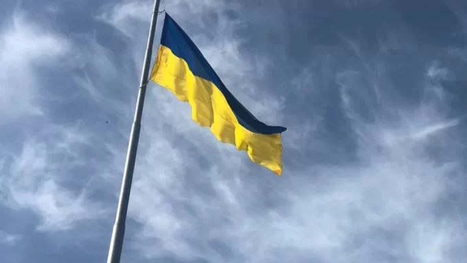 У Житомирі пошкоджений прапор з Соборного віддали на аукціон