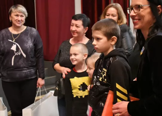 Вихованці дитячих будинків сімейного типу на Житомирщині отримали ноутбуки