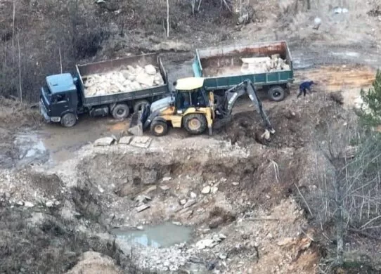 На Житомирщині за допомогою квадрокоптера вдалося виявити зловмисників, які незаконно видобували надра