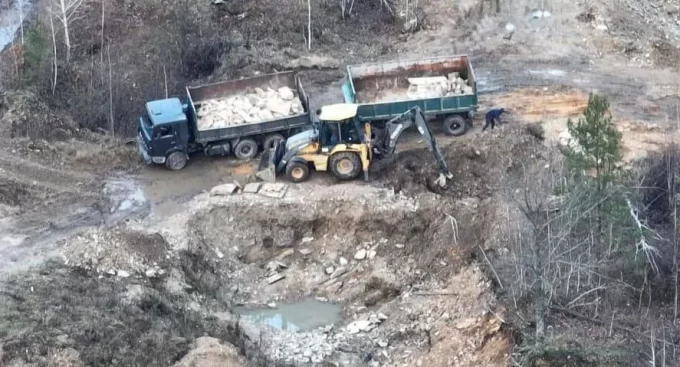 На Житомирщині за допомогою квадрокоптера вдалося виявити зловмисників, які незаконно видобували надра