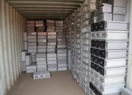 У військовій частині Житомирщини виявили 50 тонн плат з дорогоцінними металами, які не стоять на обліку