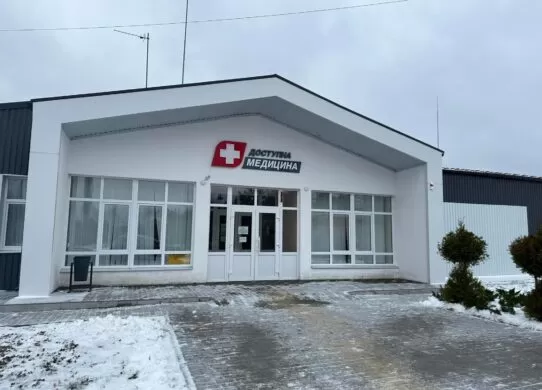 На Житомирщині вандали обстріляли амбулаторію, яку відкрили у 2021 році