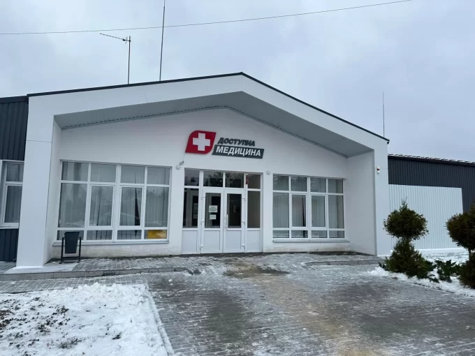 На Житомирщині вандали обстріляли амбулаторію, яку відкрили у 2021 році