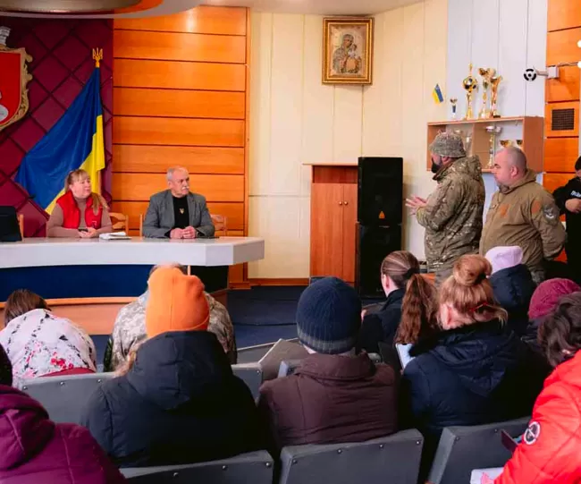 Зустріч мітингувальників та міського голови у Переяславі: куди були розподілені кошти, виділені військовим?