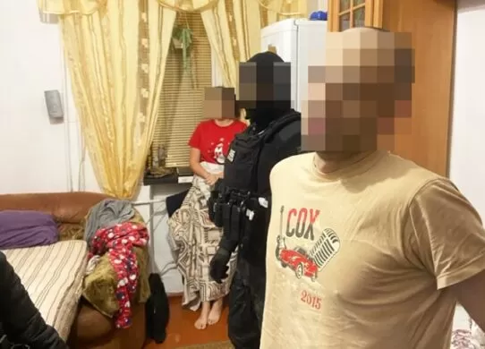 У Житомирі затримали патрульного зі спільником, які збували наркотики. Фото Житомирська обласна прокуратура