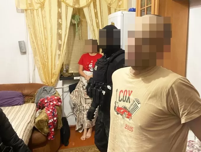 У Житомирі затримали патрульного зі спільником, які збували наркотики. Фото Житомирська обласна прокуратура