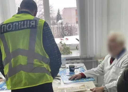 За 13 тисяч лікар у Житомирі обіцяв призовнику зробити фіктивну інвалідність