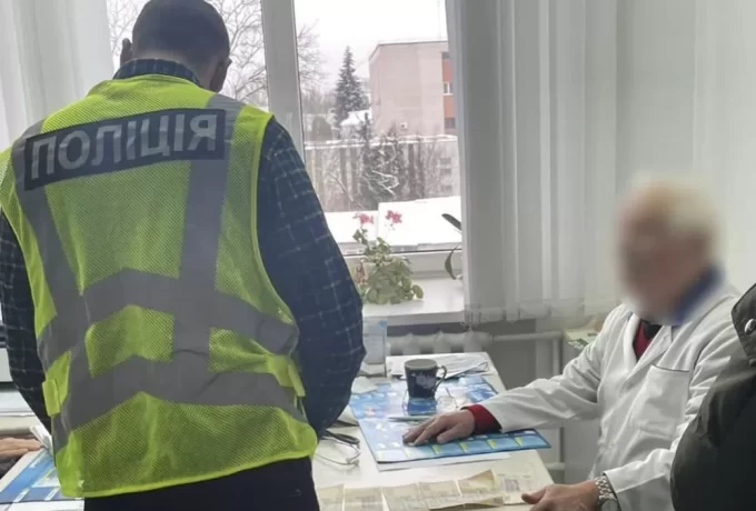 За 13 тисяч лікар у Житомирі обіцяв призовнику зробити фіктивну інвалідність