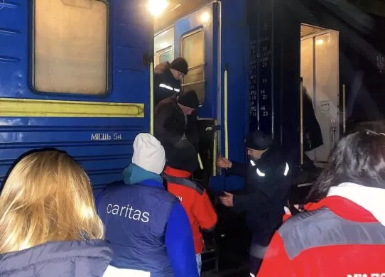 До Житомирської області евакуювали ще 6 людей, двоє з них - особи з інвалідністю