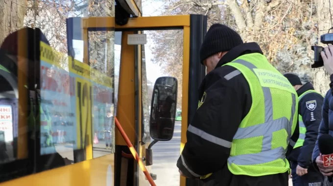 Під час перевірки пасажирського транспорту в Житомирі виявили 41 порушення