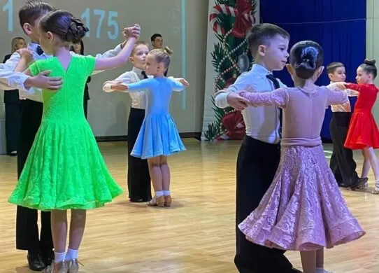 Півтисячі учасників зібралися на «Миколаїв бал» у Житомирі