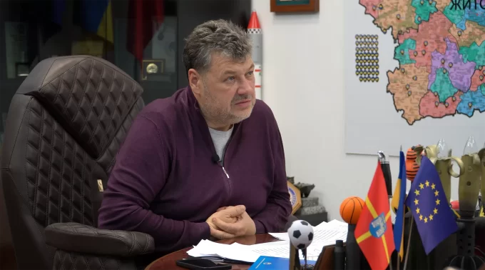 Ми створюємо 54 мобільні вогневі групи і залучили 108 млн грн з громад області на придбання для них пікапів та обладнання. 21 транспортний засіб уже перебуває на бойовому чергуванні, а ще 33 до кінця цього року будуть доставлені у військову частину