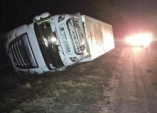 Вночі на Житомирській трасі сталося дві ДТП з вантажівками без постраждалих