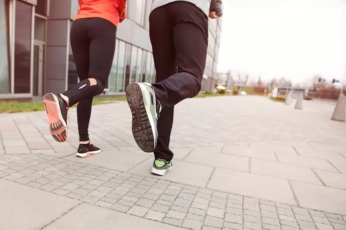 Кросівки для бігу / Фото: gpointstudio freepik.com