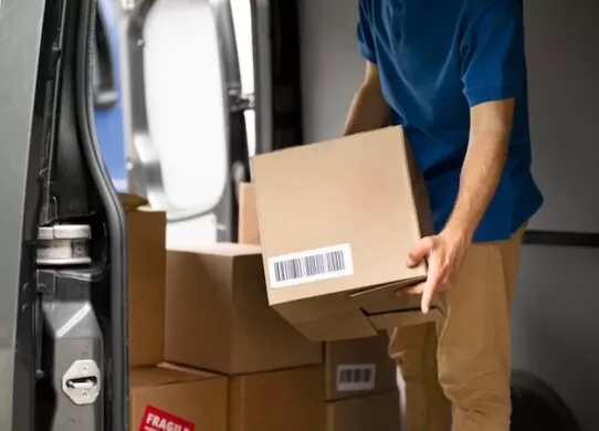 Сколько стоит доставка из Украины в Америку / Фото: фрипик freepik.com