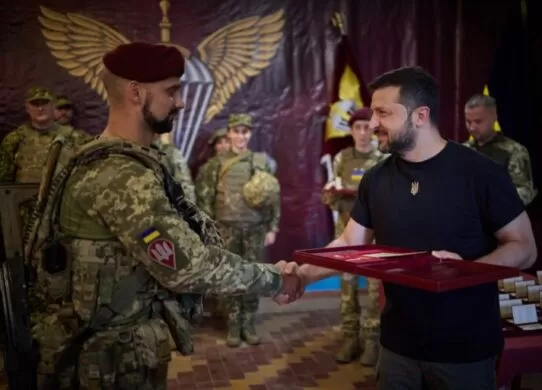 Двоє військовослужбовців з Житомирщини отримали квартири - сертифікати вручив Зеленський