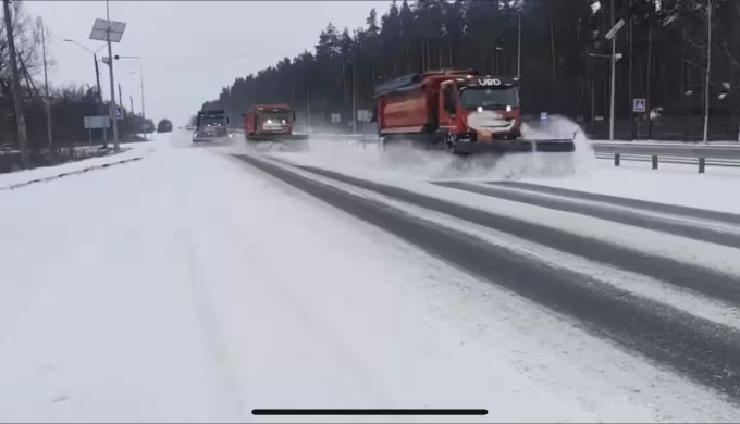 На боротьбу з негодою у Житомирській області вийшли 36 дорожників та 33 одиниці спецтехніки