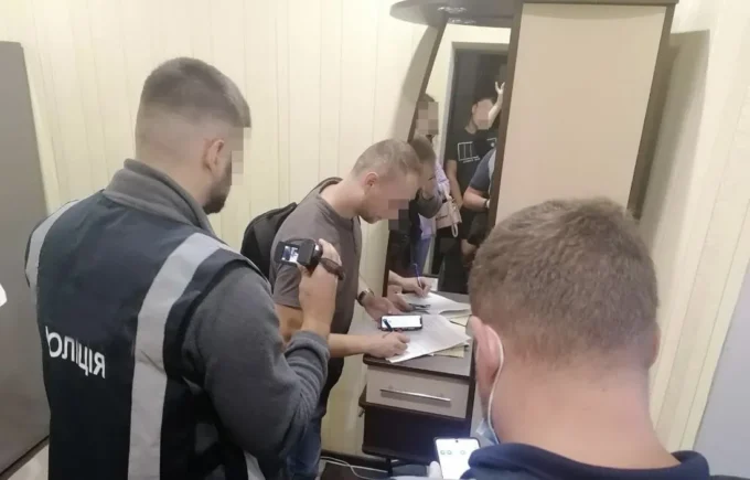 Рік іспитового терміну: у Житомирі судили сутенерку