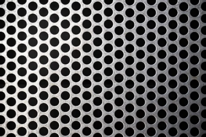 Просічно-витяжний лист з алюмінію – що це, та де його використовують? / Фото: freepik.com