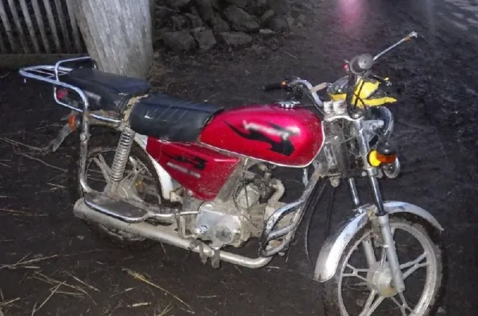 Сів п'яним за кермо мотоцикла, скоїв ДТП та втік, залишивши травмованого пасажира - на Житомирщині затримали зловмисника