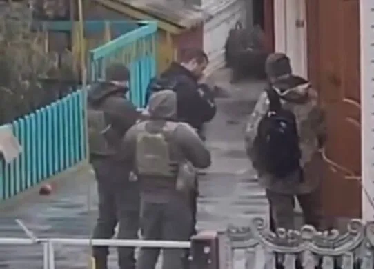 На Житомирщині ходять військові та поліція зі зброєю та у броні: що відбувається?