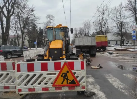 Через аварійні роботи водоканалу, в Житомирі ускладнено рух транспорту