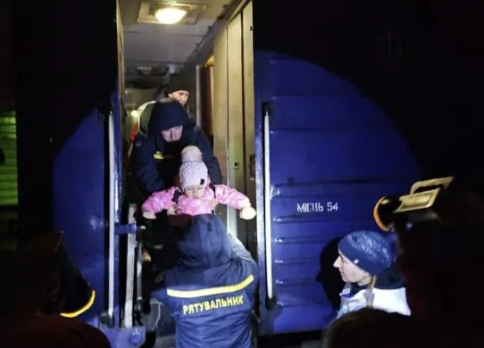 З Донецької області продовжується евакуація: до Житомирщини прибули ще 27 переселенців