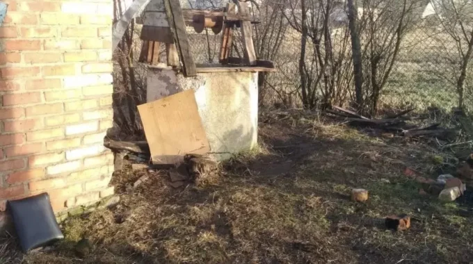 На Житомирщині з глибокого колодязя витягали чоловіка, який провів у крижаній воді близько години