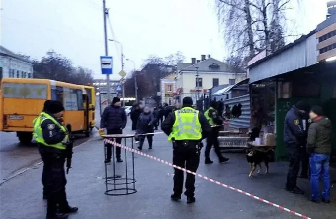 У Бердичеві на зупинці виявили труп безхатька: що відомо?