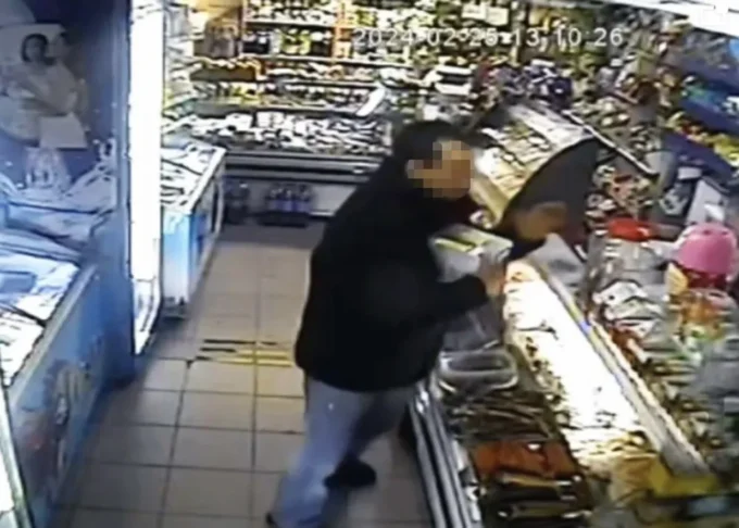 Мешканець Бердичева викрав з магазину скриньку з пожертвами на лікування дитини