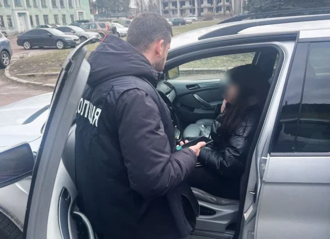 Псевдоволонтери з Житомира продавали гуманітарні авто, передбачені для ЗСУ