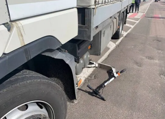 У Житомирі вантажівка збила 13-річну дитину