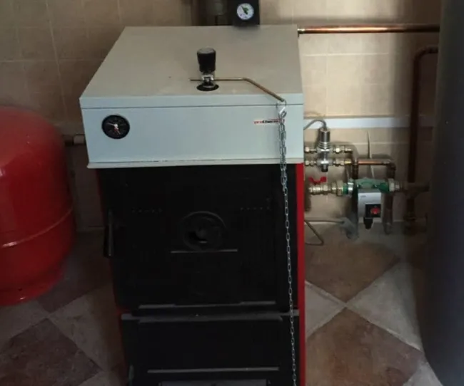 Енергоефективне опалення в Україні: вибір між електрокотлами та котлами на твердому паливі