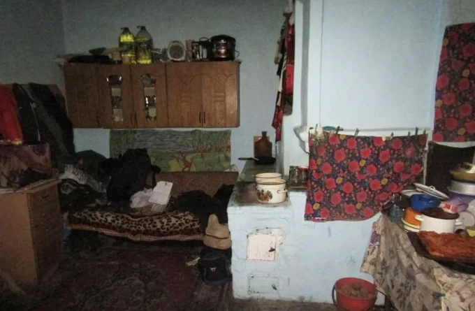 Під час застілля, мешканець Житомирської області поранив двох чоловіків кухонним ножем