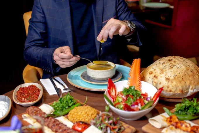 Житомирянин ходив по кафе Коростені, їв дорогі страви, а потім йшов не розплатившись