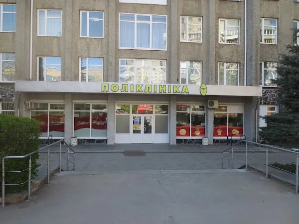 На Житомирську поліклініку, що на Лесі Українки, чекає капітальний ремонт