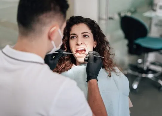 Установка коронки на зуб: качество и долговечность от Європейський Стоматологічний Центр