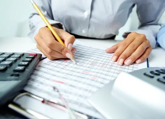 Бухгалтерка Житомирської лікарні нараховувала собі премії за рахунок інших працівників