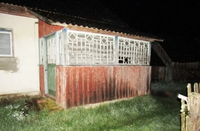 На Житомирщині чоловік вбив свого товариша і сам зателефонував до поліції